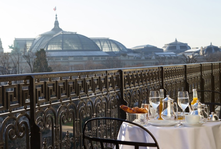 La-Reserve-Paris-Hotel-breakfast-Grand-Palais-view